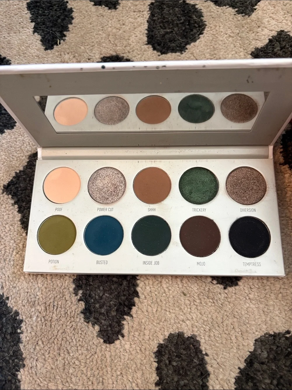 Neutral & Green Eyeshadow Palette - Multi-Tone Matte and Shimmer